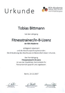 Urkunde Fitnesstrainer B-Lizenz von der BSA-Akademie, Schule für Gesundheitsmanagement – ausgestellt für Tobi Bittmann, Gay Personal Trainer und Gründer von queerlift in Berlin (Personal Training für Männer)