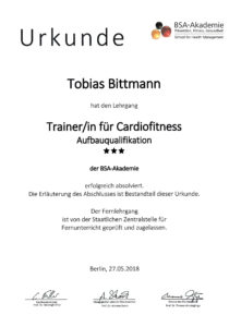 Urkunde Trainer für Cardiofitness von der BSA-Akademie, Schule für Gesundheitsmanagement – ausgestellt für Tobi Bittmann, Gay Personal Trainer und Gründer von queerlift in Berlin (Personal Training für Männer)