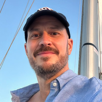 Porträt von Carsten, Kunde von queerlift, Personal Training für Männer in Berlin, über Tobi Bittmann (Gay Personal Trainer)