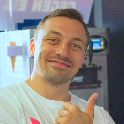 Porträt von Marco, Kunde von queerlift, Personal Training für Männer in Berlin, über Tobi Bittmann (Gay Personal Trainer)